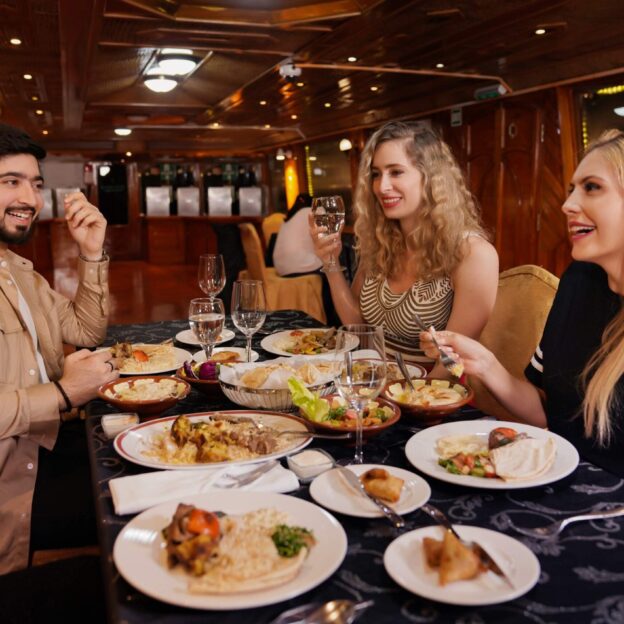 JoinInDubaiandUAEDinnerCruisefromDubai KlookIndia scaled